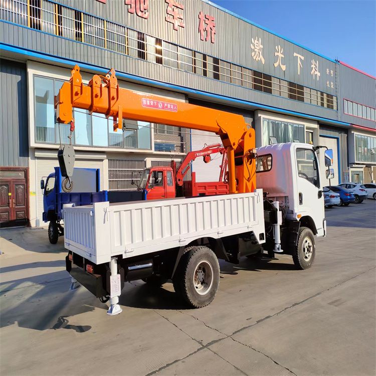 回民区三轮随车吊定制 农用改装机自备吊中瑞长期出售